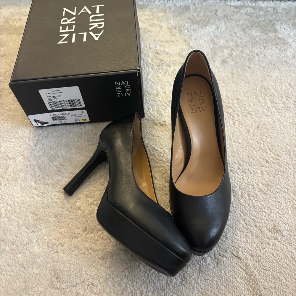 Naturalizer Size 8.5 Classic Black Heels